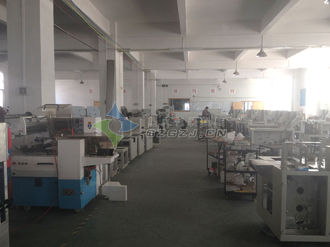 熱收縮膜包裝機(jī)廠房內(nèi)實(shí)拍